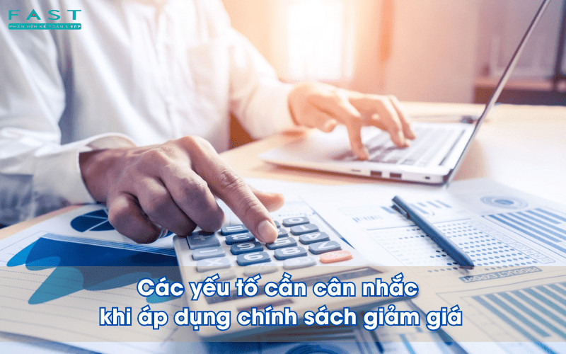 Thời điểm áp dụng chính sách giảm giá cần phù hợp với lý do giảm giá