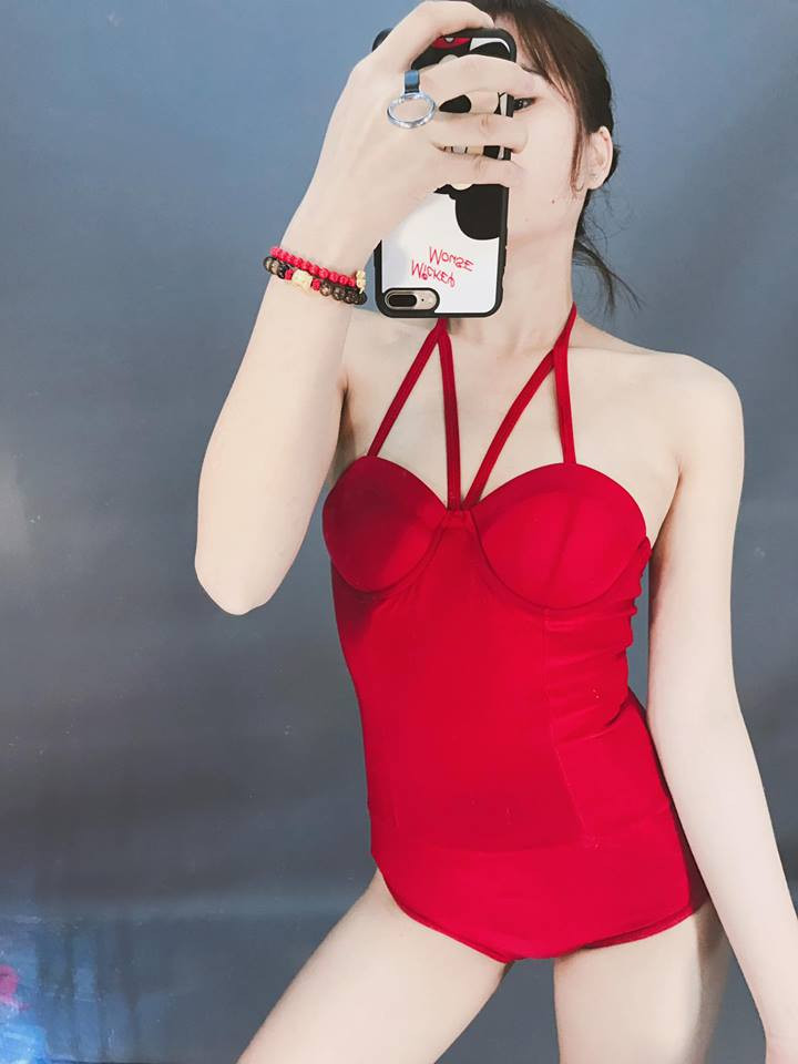 Thời trang bơi mùa hè 2024