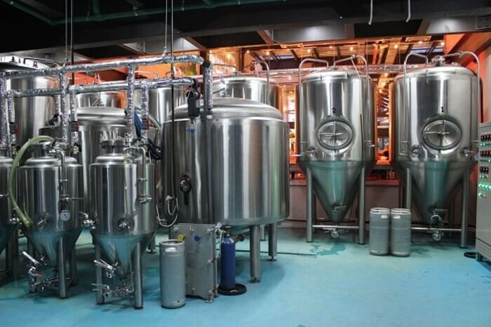 Bia hơi là gì? Phân biệt bia hơi và bia tươi, bia lon, bia chai 