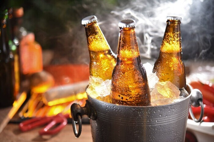 Bia hơi là gì? Phân biệt bia hơi và bia tươi, bia lon, bia chai 