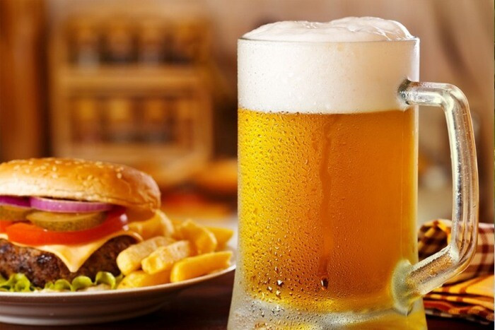 Bia hơi là gì? Phân biệt bia hơi và bia tươi, bia lon, bia chai