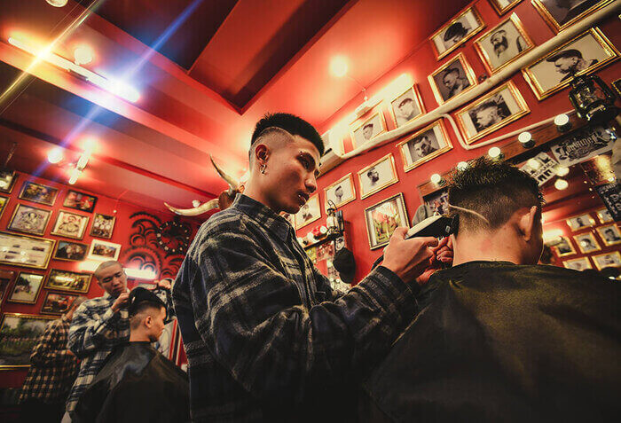 Gợi ý 20+ mẫu quần áo đồng phục Barber Shop đẹp – độc – lạ