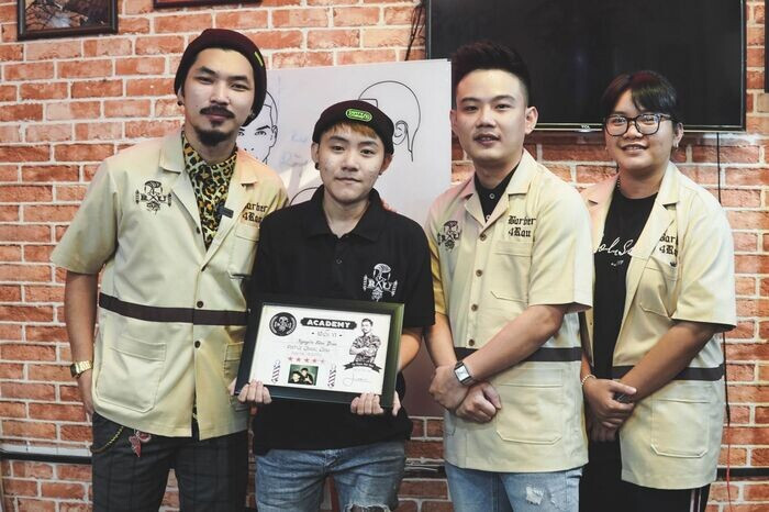 Gợi ý 20+ mẫu quần áo đồng phục Barber Shop đẹp – độc – lạ