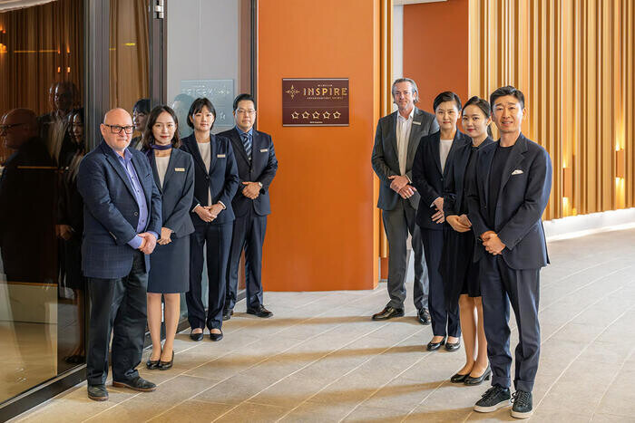 Gợi ý 50+ mẫu đồng phục khách sạn 5 sao đẹp và sang trọng