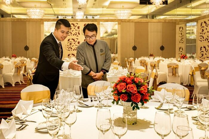 Gợi ý 50+ mẫu đồng phục khách sạn 5 sao đẹp và sang trọng