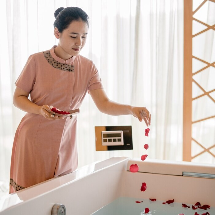 Gợi ý 50+ mẫu đồng phục khách sạn 5 sao đẹp và sang trọng