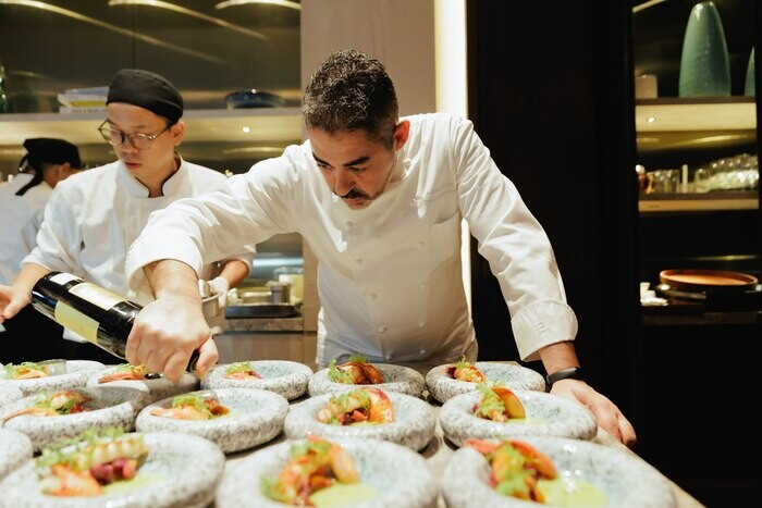 Gợi ý 50+ mẫu đồng phục khách sạn 5 sao đẹp và sang trọng