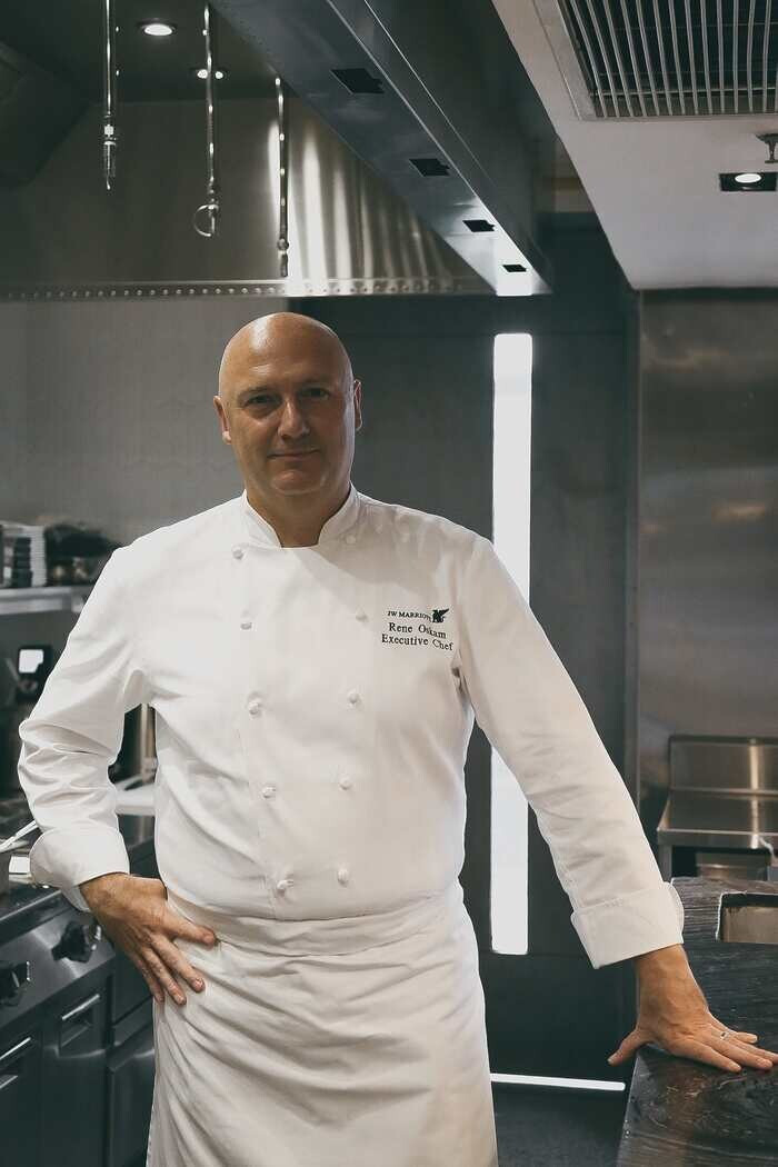 Gợi ý 50+ mẫu đồng phục khách sạn 5 sao đẹp và sang trọng