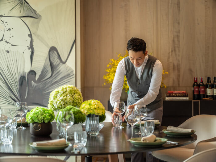 Gợi ý 50+ mẫu đồng phục khách sạn 5 sao đẹp và sang trọng