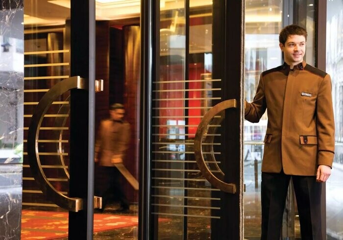 Gợi ý 50+ mẫu đồng phục khách sạn 5 sao đẹp và sang trọng