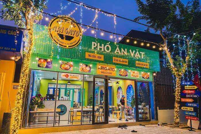 Top những mẫu bảng hiệu quán ăn vặt ấn tượng, thu hút ánh nhìn